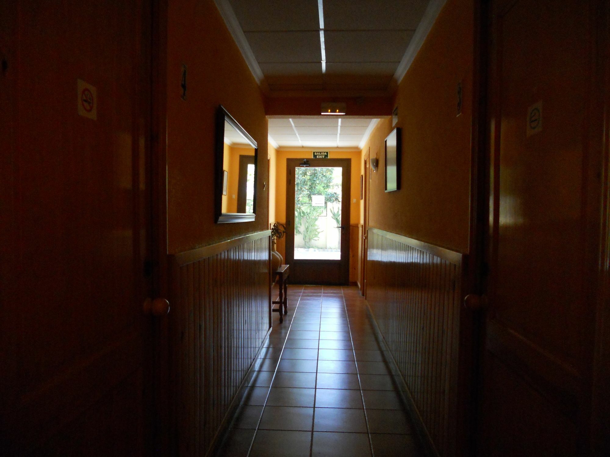 Hostal El Callejon Tarragona Dış mekan fotoğraf
