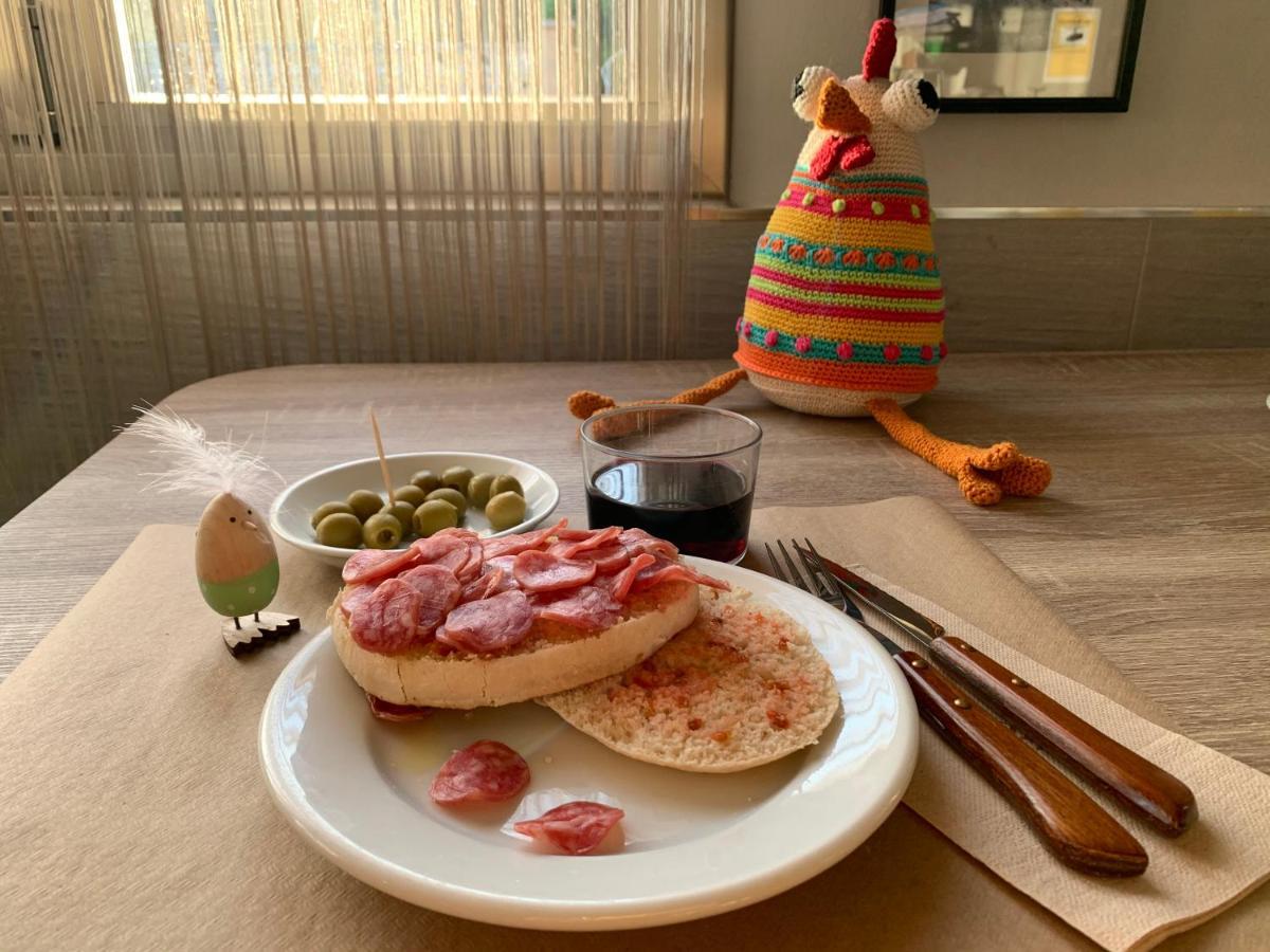 Hostal El Callejon Tarragona Dış mekan fotoğraf